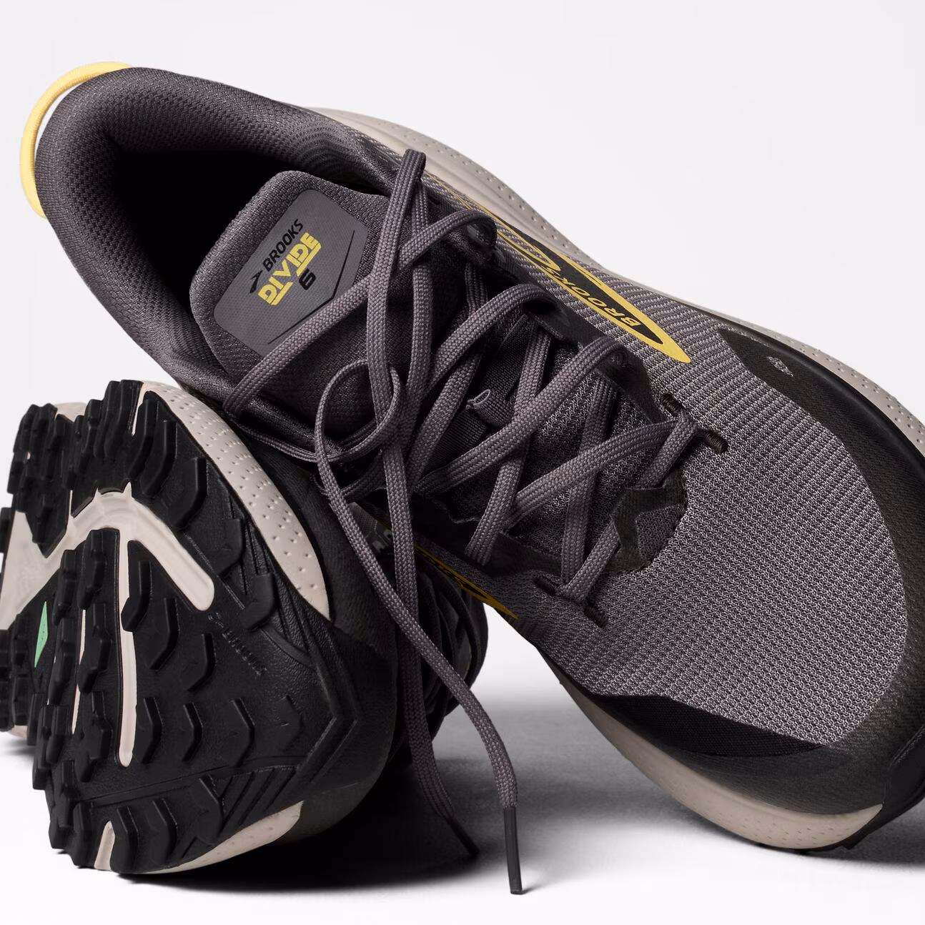 Brooks Divide 6 Herra Hlaupaskór Rabbit/Black/Golden Hour - Image 2