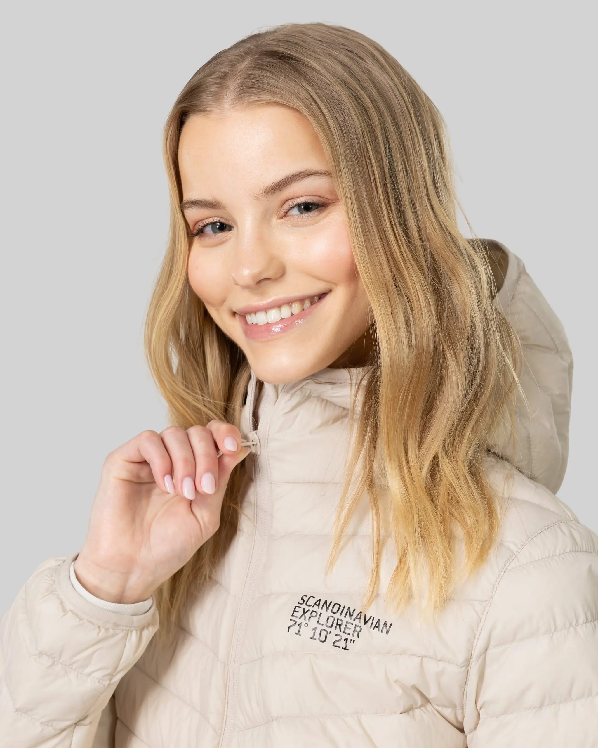 Scandinavian Explorer Dömu Dúnjakki Ultra Light Beige - Image 4