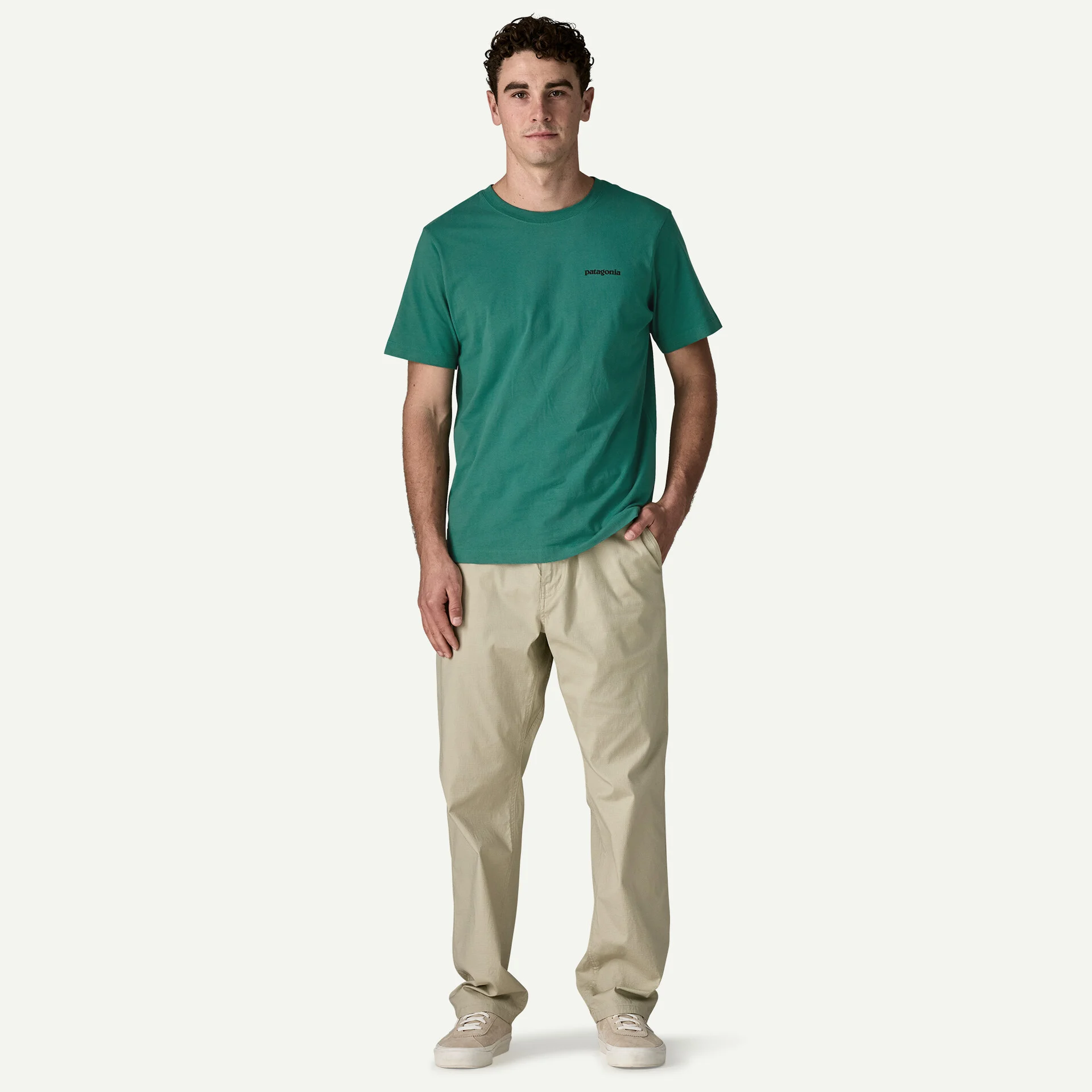 Patagonia Logo Herrabolur P-6 GemGreen - Image 4