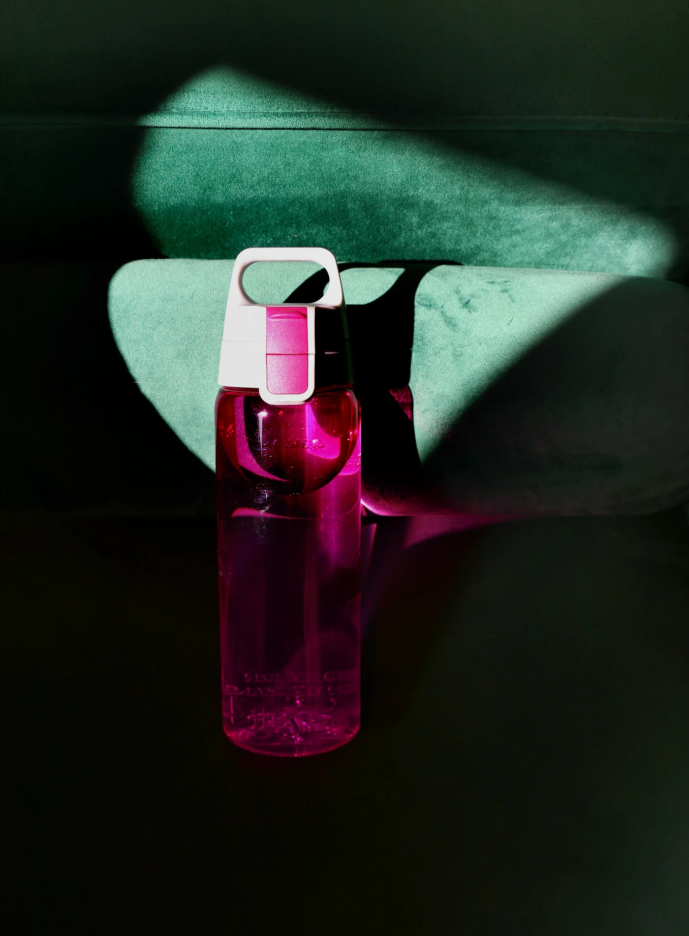 SIGG Total Color Berry Vatnsbrúsi 0.6 L - Image 2